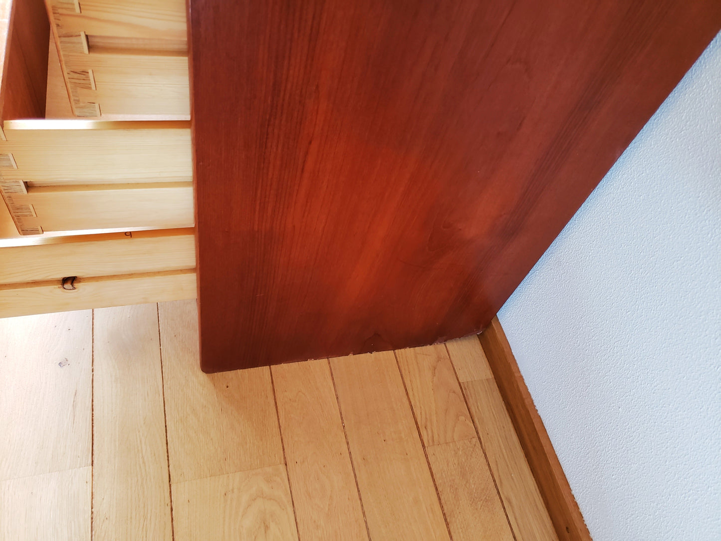Wavy Handle Dresser