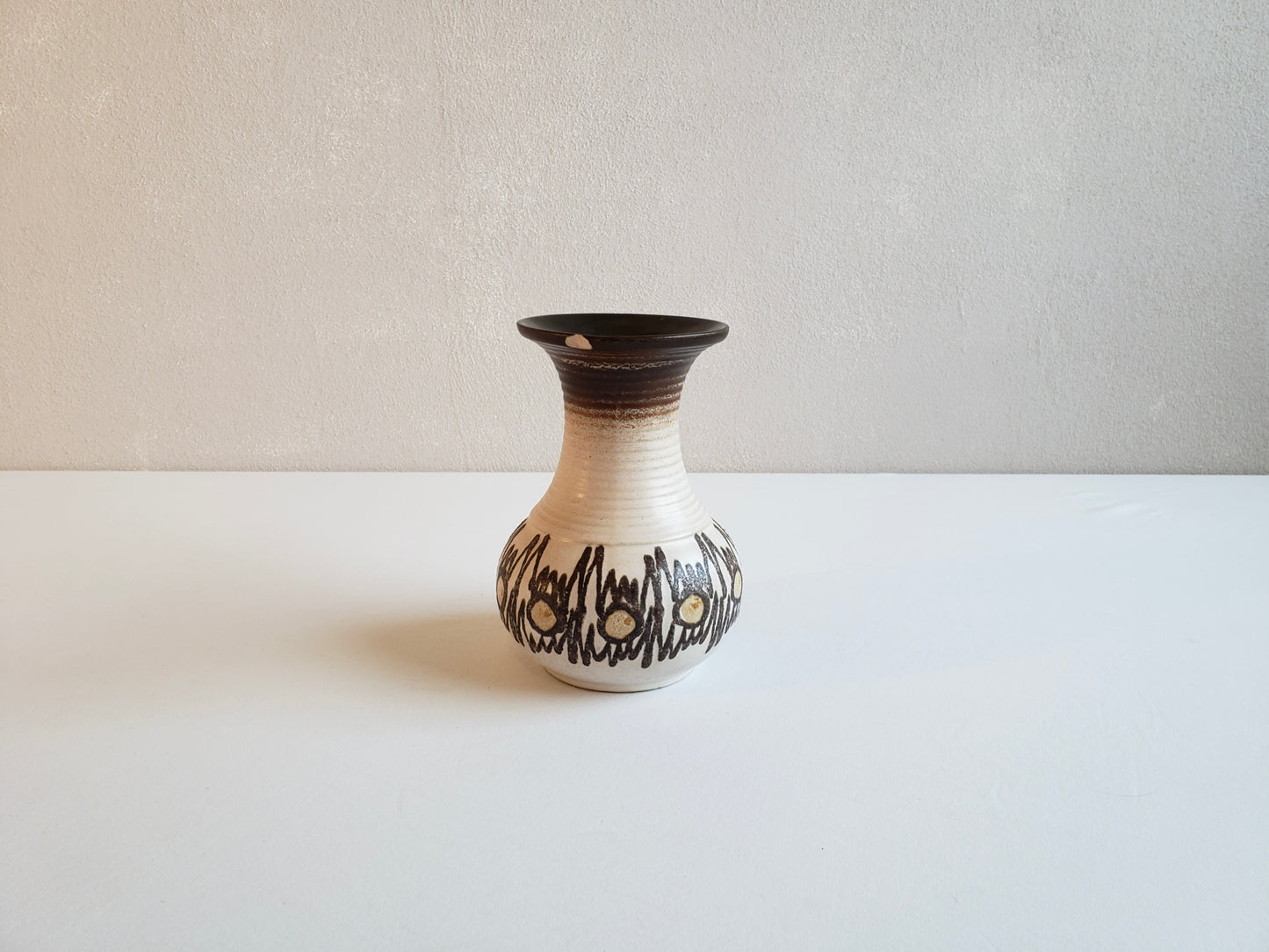 Hourglass Fat Lava Vase