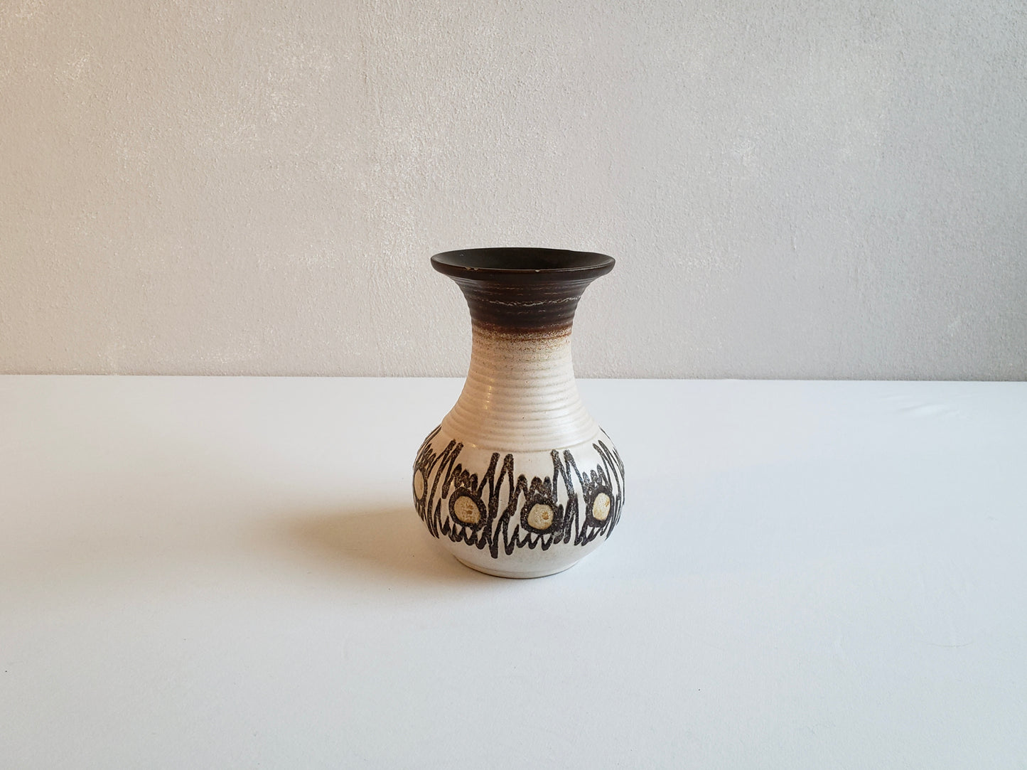 Hourglass Fat Lava Vase