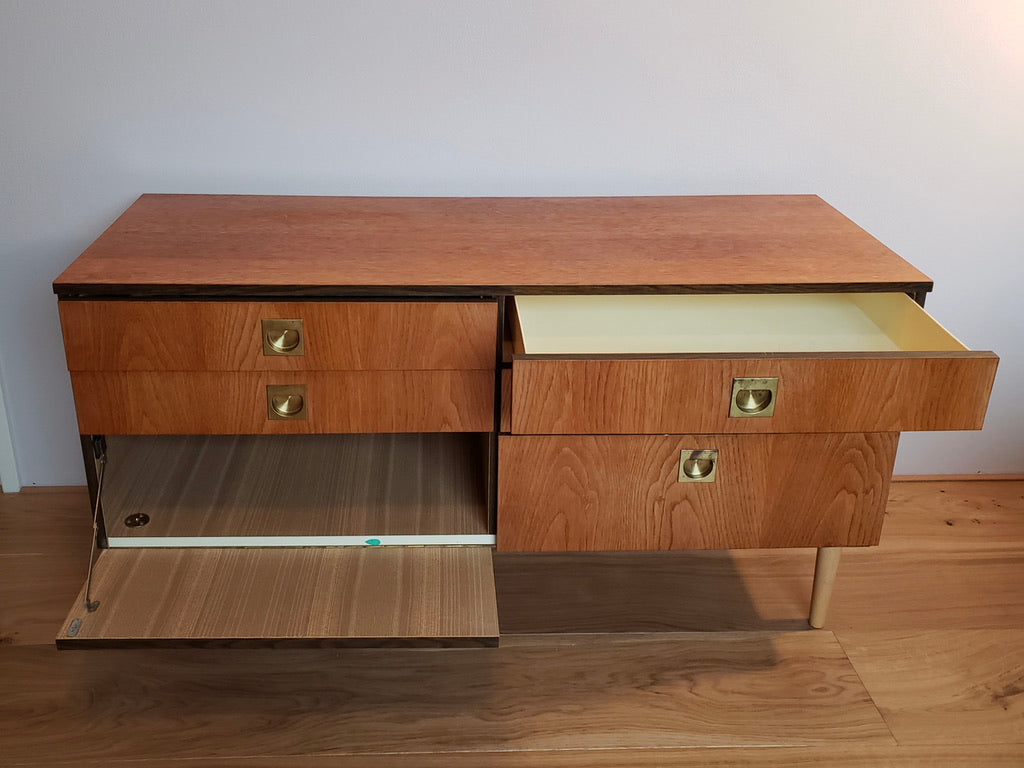Blonde Short Dresser / Media Stand