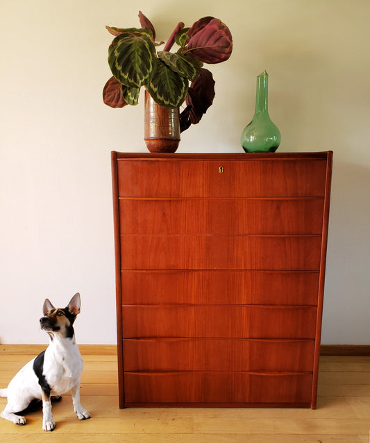 Wavy Handle Dresser