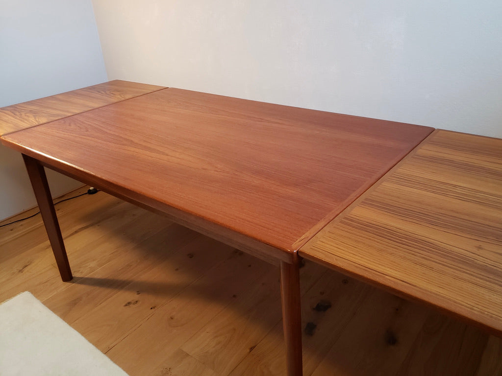 Henning Kjaernulf Dining Table