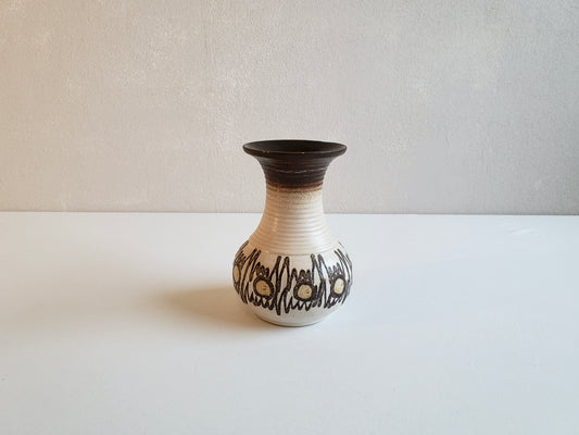 Hourglass Fat Lava Vase
